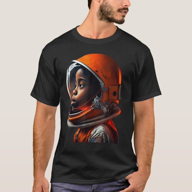 Camiseta Cute Black Boy Wearing Spacesuit (Frente)