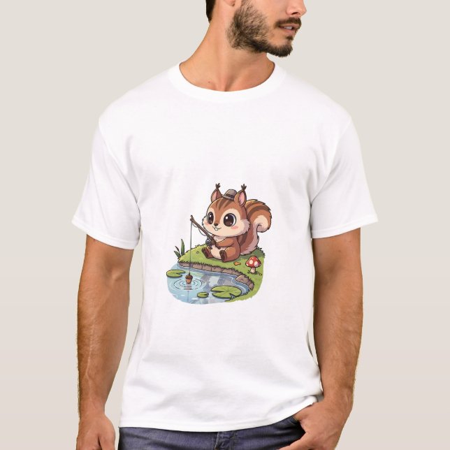 Camiseta Cute Cartoon Squirrel Fishing with Acorn in Pond (Frente)