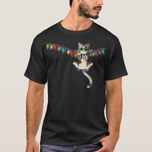 Camiseta Cute Cat Hanging On Lights Christmas Xmas Men Wome (Frente)