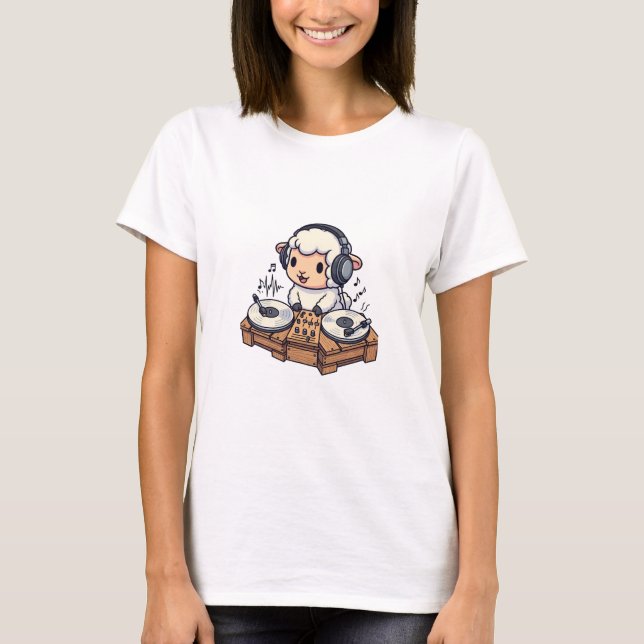 Camiseta Cute DJ Sheep Wearing Headphones Mixing on Rustic (Frente)