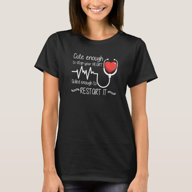 Camiseta Cute Enough To Stop Your Heart Skilled Enough To R (Frente)