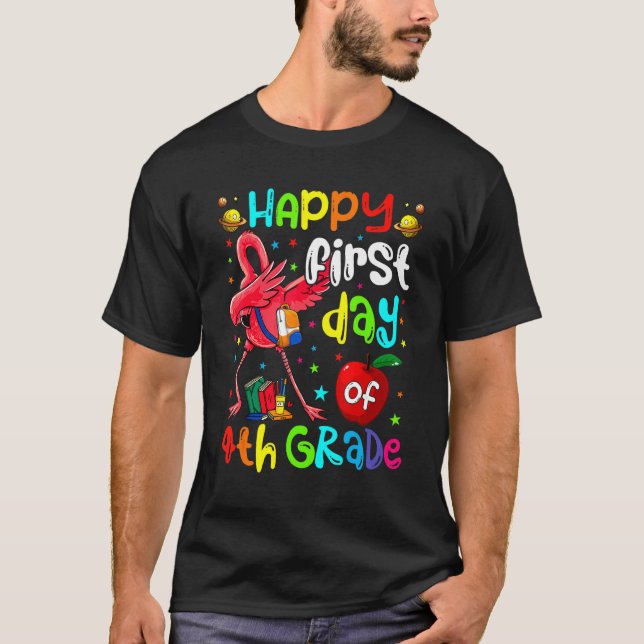 Camiseta Cute Flamingo Happy First Day Of 4th Grade  Rocks (Frente)