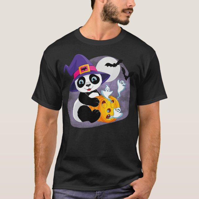 Camiseta Cute, Funny Halloween Panda Witch with a Pumpkin (Frente)