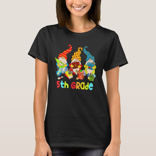 Camiseta Cute Gnomes 5th Grade Crew Teacher 100th Day Of Sc (Frente)