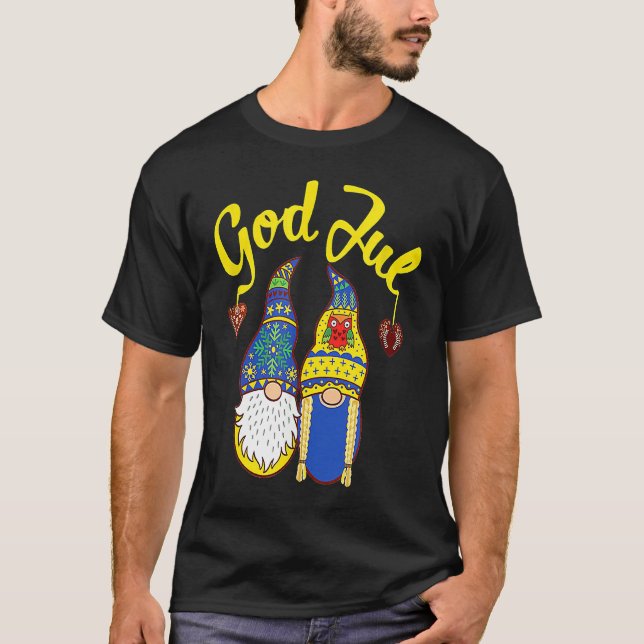 Camiseta Cute Gnomes God Jul Swedish Norwegian Christmas (Frente)