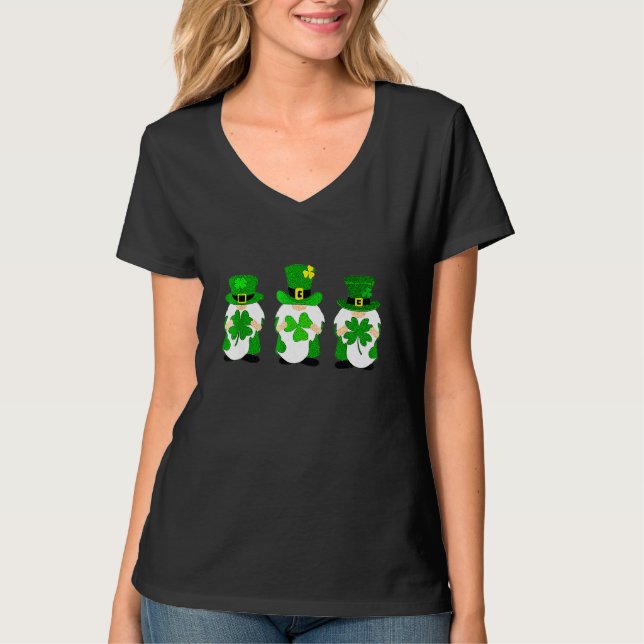 Camiseta Cute Gnomes Holding Shamrock Leopard Plaid St Patr (Frente)