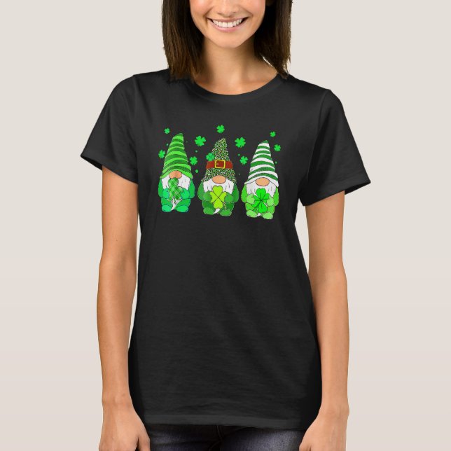 Camiseta Cute Gnomes Holding Shamrock Leopard Plaid St Patr (Frente)