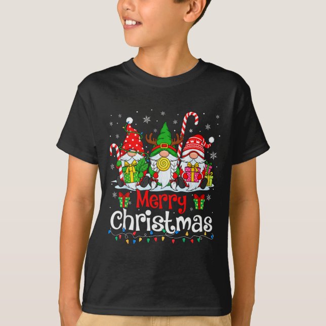 Camiseta Cute Gnomes Merry Christmas Light Family Gnome Xma (Frente)