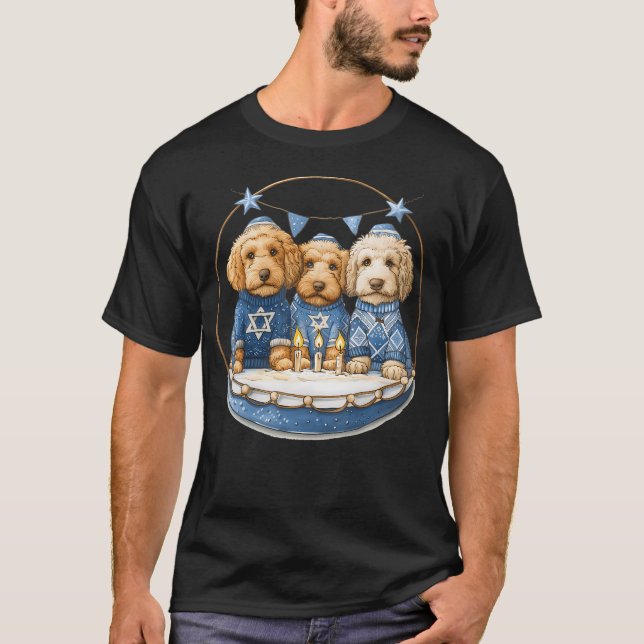 Camiseta Cute Hanukkah Goldendoodle Dogs Menorah Doodle Can (Frente)