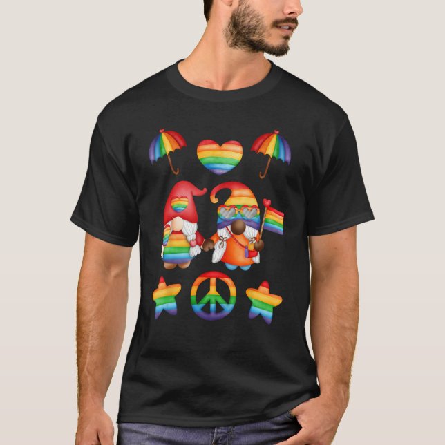 Camiseta Cute Lesbian Couple Gnomes Pride Month Human Lesbi (Frente)