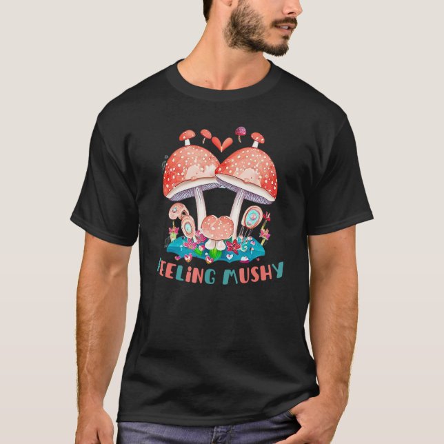 Camiseta Cute Mushrooms In Love Feeling Mushy Sweetheart (Frente)