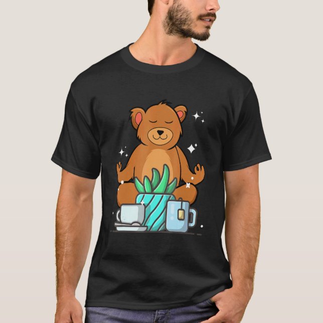 Camiseta Cute Namaste Bear Do Yoga Gardening  Coffee Tea (Frente)