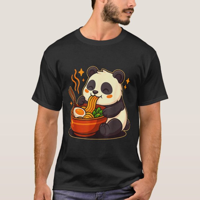 Camiseta Cute Panda Eating Ramen Noodles  (Frente)