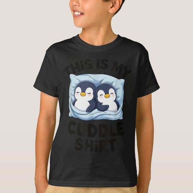 Camiseta Cute Penguin Cuddle Cozy Sleep Matching Couple  (Frente)