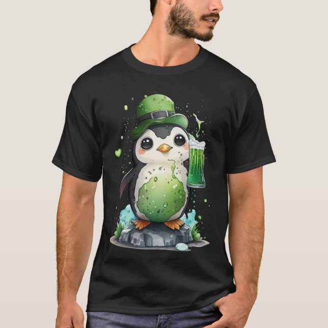 Camiseta Cute Penguin Loves Beer St Patrick s Day (Frente)