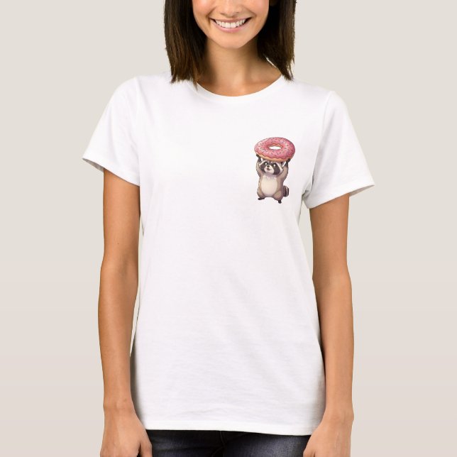 Camiseta Cute Raccoon Lifting Giant Pink Glazed Donut (Frente)