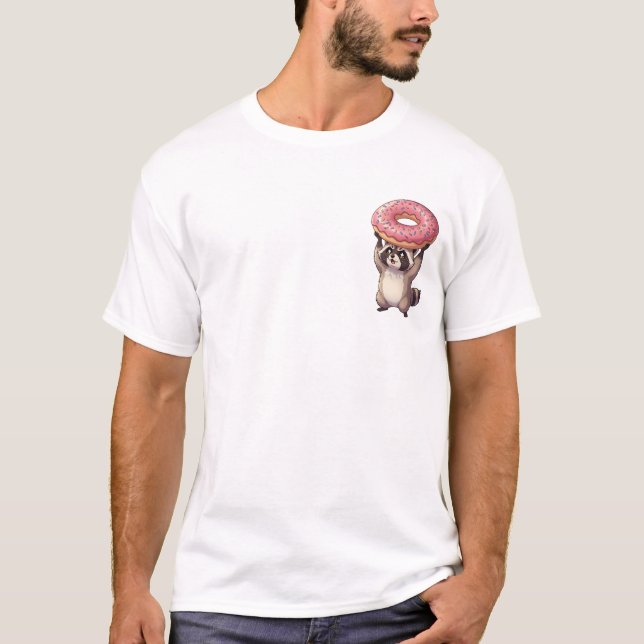 Camiseta Cute Raccoon Lifting Giant Pink Glazed Donut (Frente)