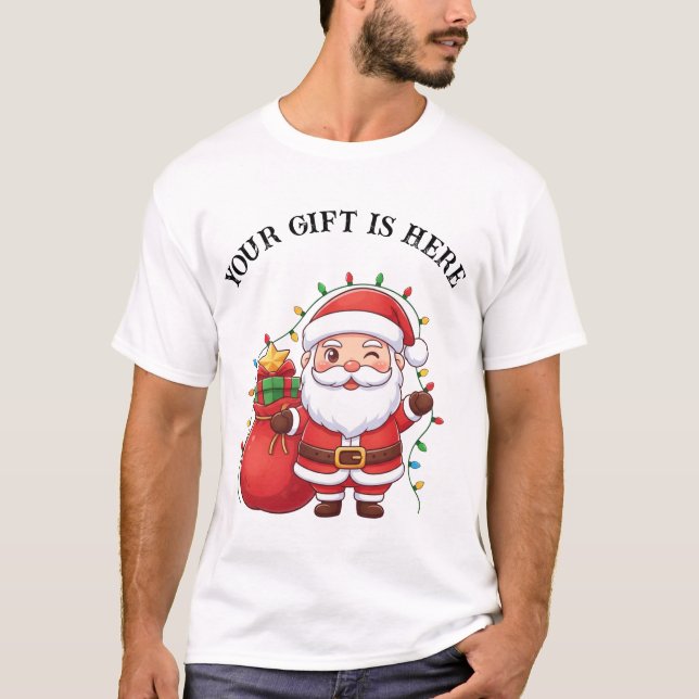 Camiseta Cute Santa “Your Gift Is Here” Christmas T-Shirt (Frente)