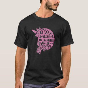 Camiseta Cute Ser Um Unicórnio Num Campo De Cavalo Unico