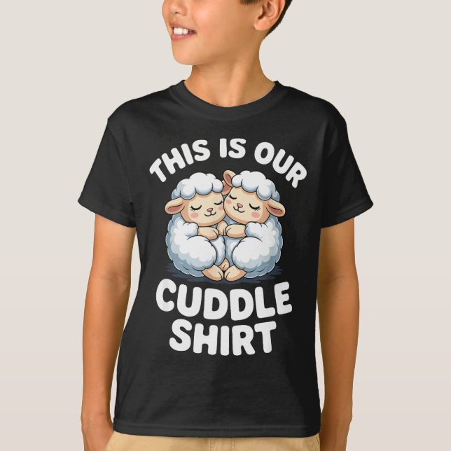 Camiseta Cute Sheep Couple This Is Our Cuddle  (Frente)
