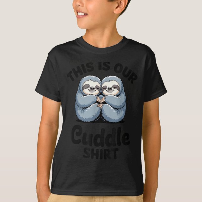 Camiseta Cute Sloth Couple This Is Our Cuddle  (Frente)