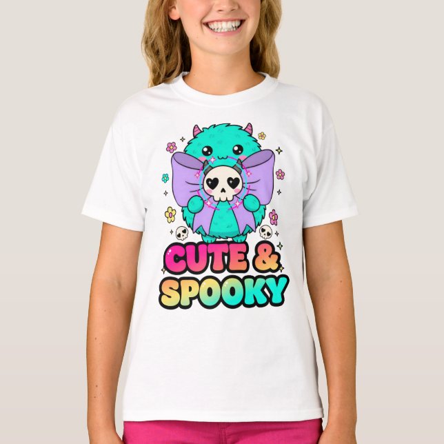Camiseta Cute & Spooky Monster Sweatshirt with Skulls & Sta (Frente)