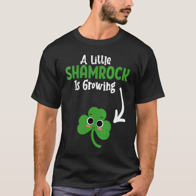 Camiseta Cute  St Patricks Day Pregnancy Announcemen (Frente)