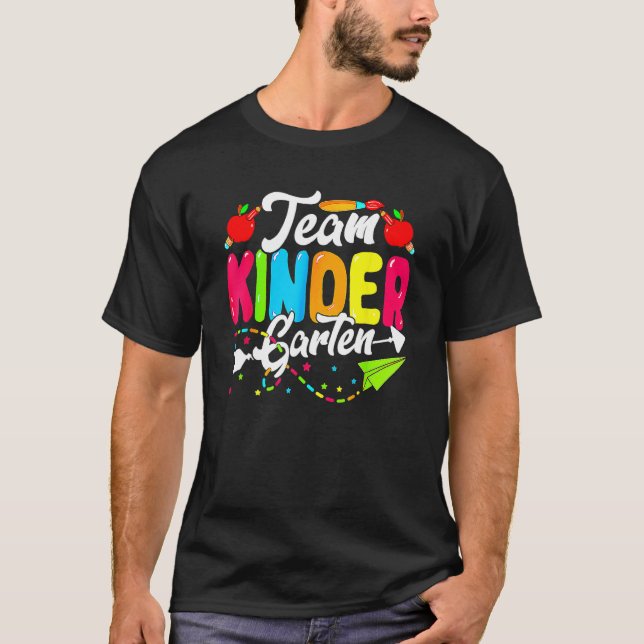 Camiseta Cute Team Kindergarten Happy Back To School Teache (Frente)