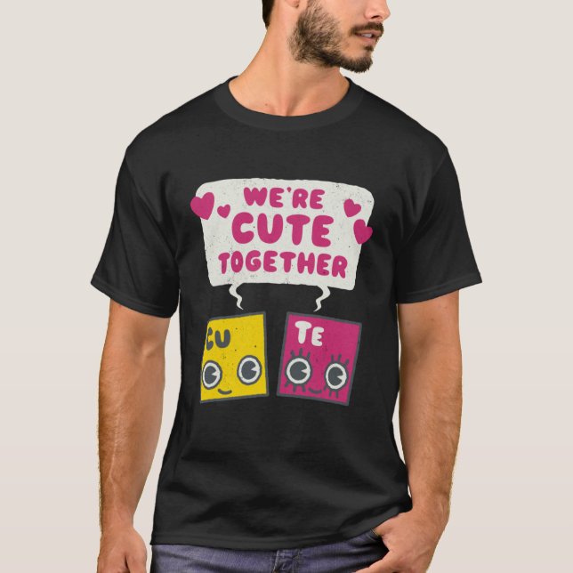 Camiseta Cute Together Periodic Table Elements Romantic Val (Frente)