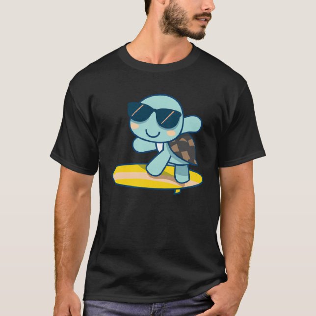 Camiseta Cute turtle wearing sunglasses on surfboard (Frente)