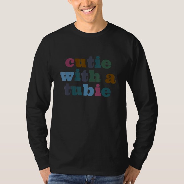 Camiseta Cutie Com Um Tubo De Alimentação De Tubie (Frente)