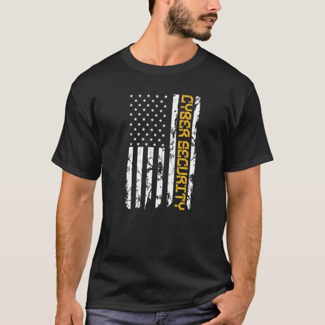 Camiseta Cybersecurity IT Analyst DA1 US Flag Certified Tec (Frente)
