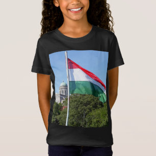 Camiseta da Basílica de Esztergom e bandeira húnga