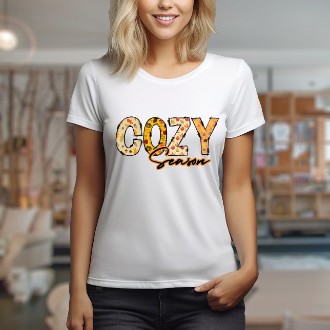 Camiseta da época das cozinhas (Cozy season t-shirt design with doodle letters and autumn patterns)