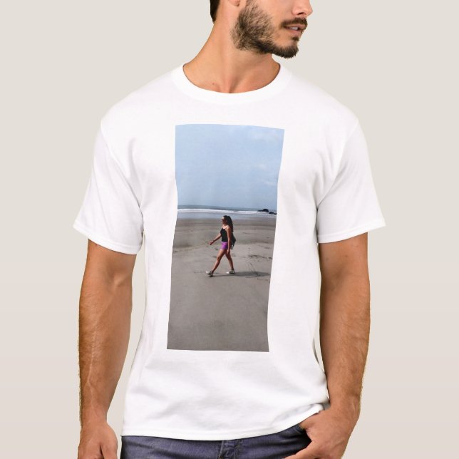 Camiseta da Garota de Passagem de Praia (Frente)