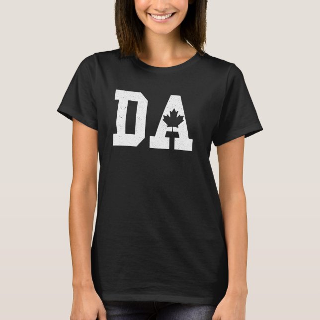 Camiseta DA - Letra D e A maiúscula alfabeta - Canadá - Map (Frente)