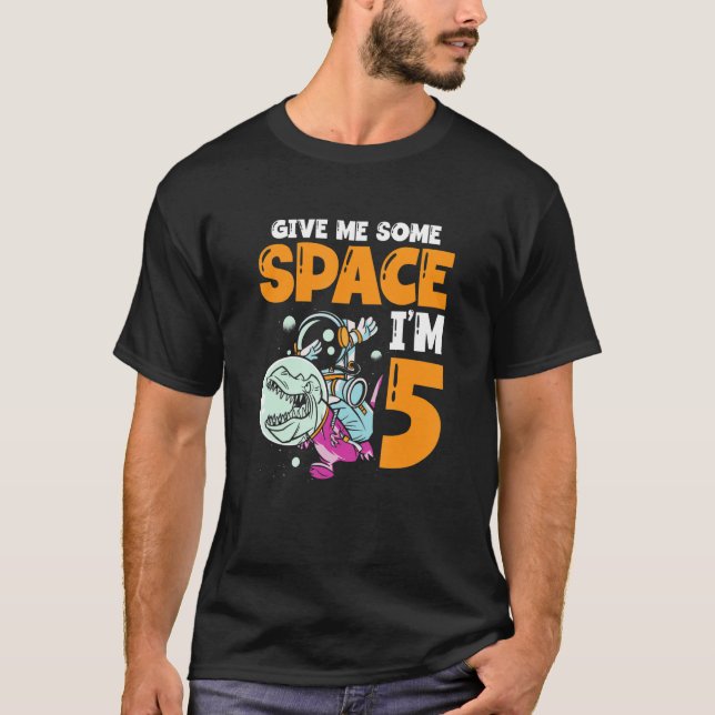 Camiseta Dá-me espaço. Sou 5 astronauta. (Frente)