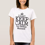 Camiseta da Noiva Eu não posso manter a calma, vou<br><div class="desc">Camiseta incrível para a noiva usar na despedida de solteira. Compartilhe sua incapacidade de conter suas emoções e mantenha a calma com esta camiseta engraçada, "Não consigo manter a calma, vou me casar", ou personalize com qualquer ditado. Elemento gráfico da coroa com "mantenha a calma" em grande bloco em negrito....</div>