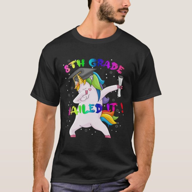 Camiseta Dab Unicorn Eighth 8th Grade Graduation Cap Nailed (Frente)