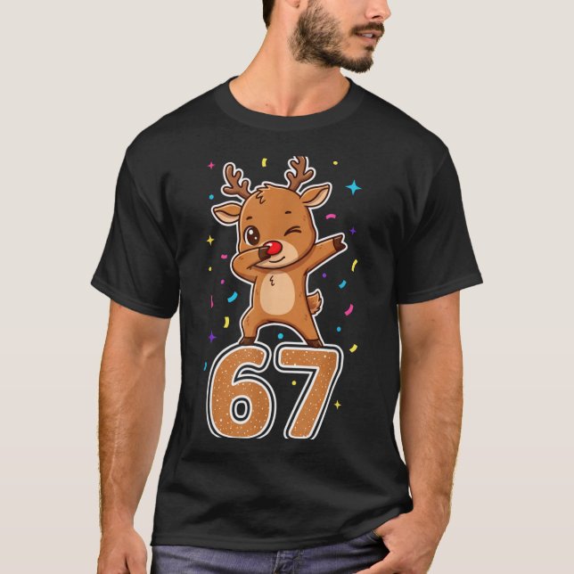 Camiseta Dabbing 67 Reindeer 67 Funny Six Seven Meme Gen Z  (Frente)