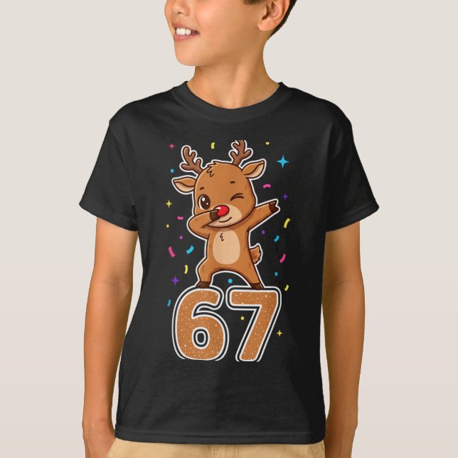 Camiseta Dabbing 67 Reindeer 67 Funny Six Seven Meme Gen Z  (Frente)
