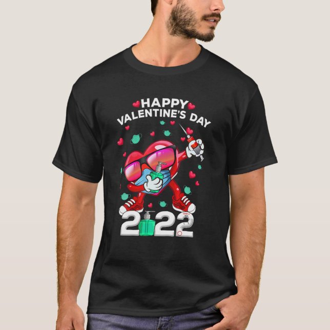 Camiseta Dabbing Heart In A Mask Happy Valentines Day 2022 (Frente)