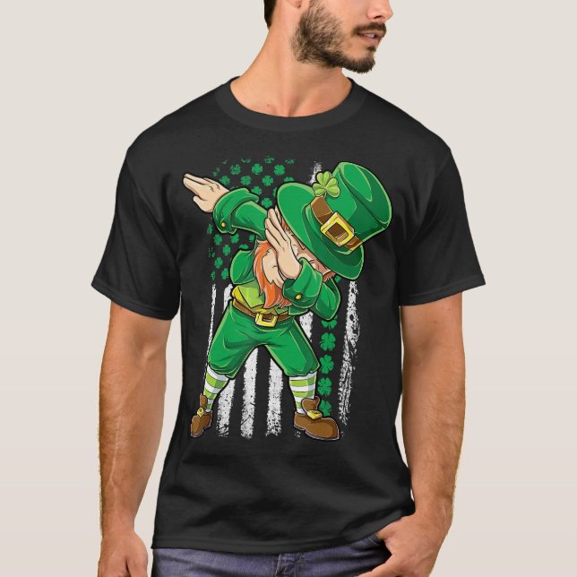 Camiseta Dabbing Leprechaun Shirt Irish American Flag Rua (Frente)