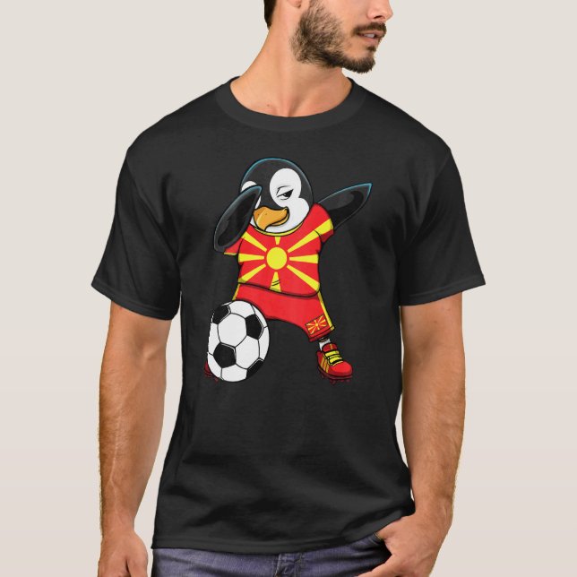 Camiseta Dabbing Penguin Macedônia Soccer Fans Jersey (Frente)