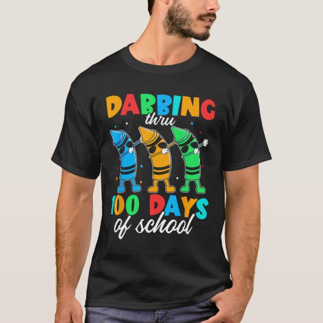 Camiseta Dabbing Thru Crayon Brighter 100 Day School Studen (Frente)