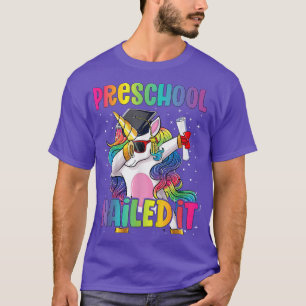 Camiseta Dabbing Unicorn Preschool Graduation Class 2022 Na