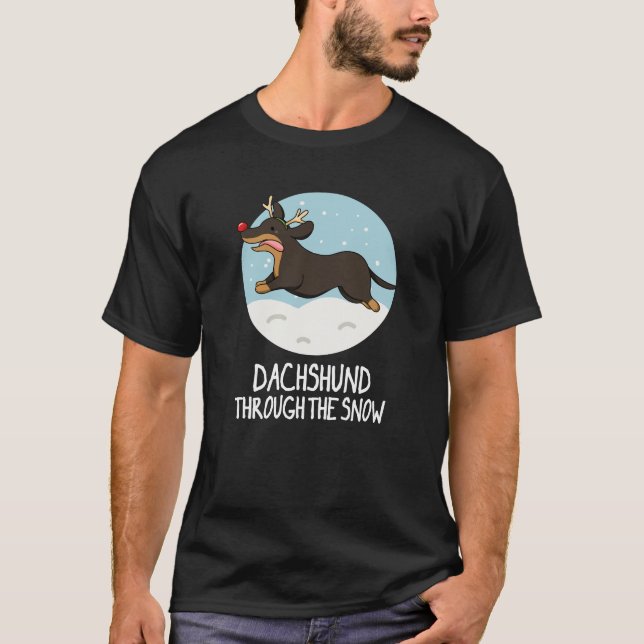 Camiseta Dachshund Através Da Neve Pun Dark BG (Frente)