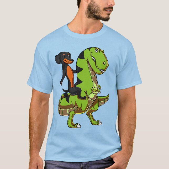 Camiseta Dachshund do cão do Wiener que monta o dinossauro (Frente)