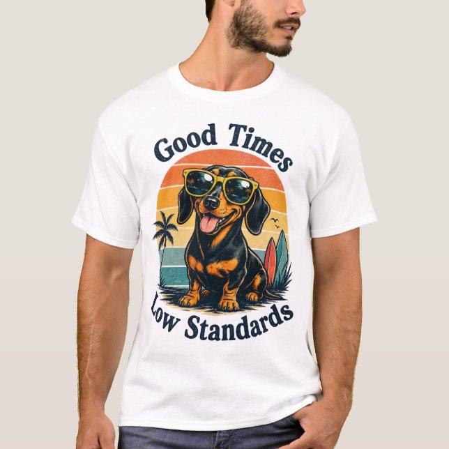 Camiseta Dachshund Engraçado Praia Retro (Frente)
