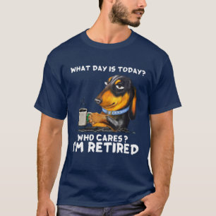 Camiseta Dachshund Que Dia É Hoje Quem Se Preocupa Estou A